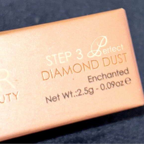 Manna Kadar Cosmetics Diamond Dust Roll-on in Enchanted - Picture 6 of 8